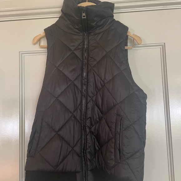 NEW Tuckernuck Jackson Quilted Vest, Black, Sz Small, Sold Out - Picture 6 of 9
